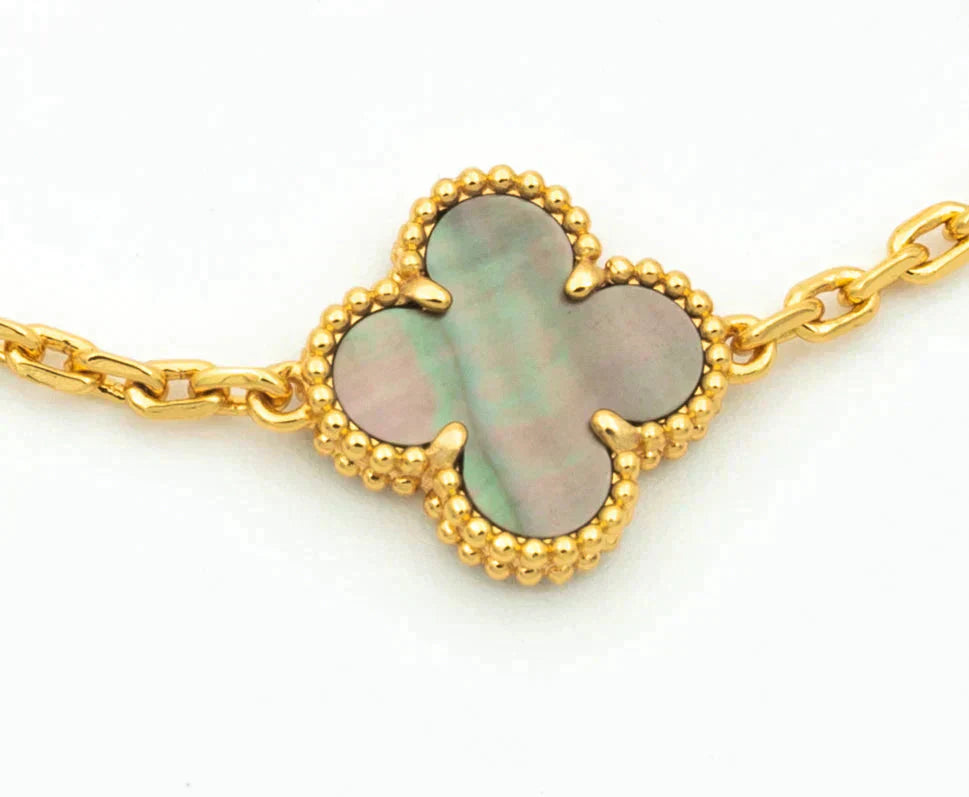 [Moco jewelrys] CLOVER 5 MOTIF GRAY MOP BRACELET COLLECTION