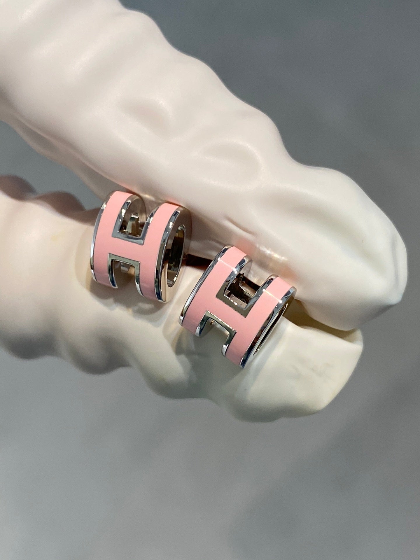 [moco jewelrys]MINI POP H SILVER EARRINGS PINK