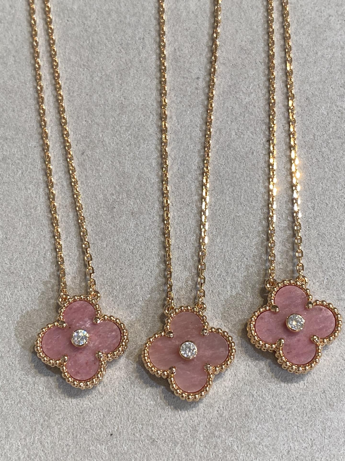 [moco jewelrys]CLOVER 15MM DIAMOND RHODONITE NECKLACE
