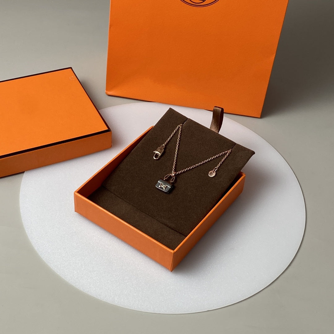 [moco jewelrys]CONSTANCE BLACK PEDANT PINK GOLD NECKLACE