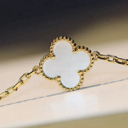 [moco jewelrys]CLOVER 20 MOTIFS WHITE MOP NECKLACE