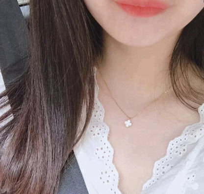 [moco jewelrys]CLOVER MINI 9.5MM WHITE MOTHER-OF-PEARL NECKLACE