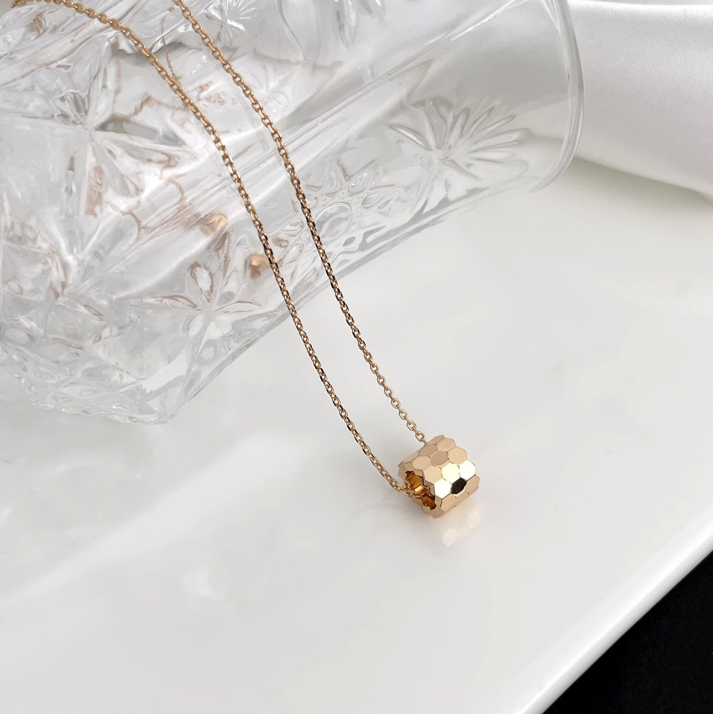 [moco jewelrys]BEE MINI NECKLACE