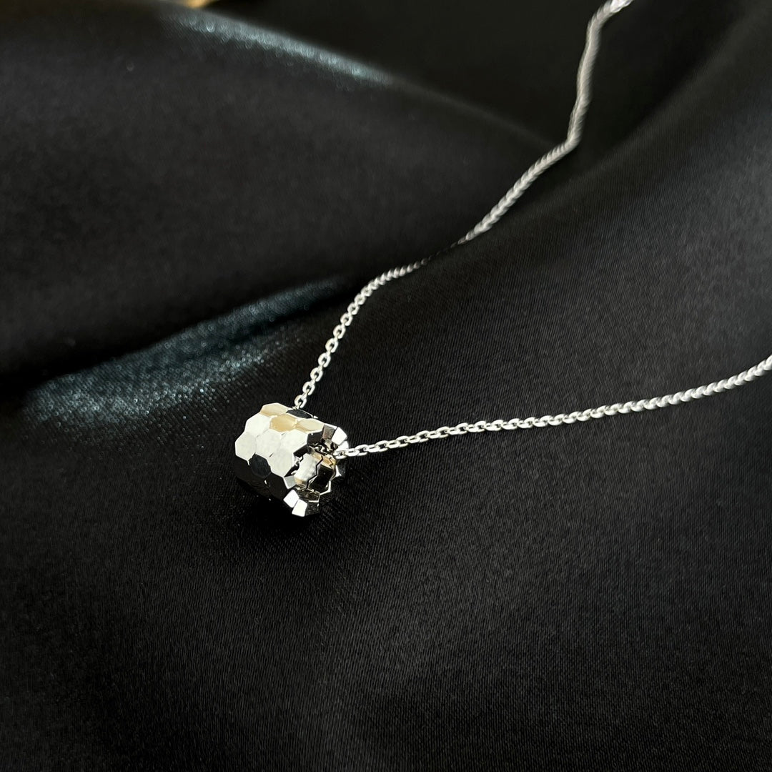 [moco jewelrys]BEE MINI NECKLACE