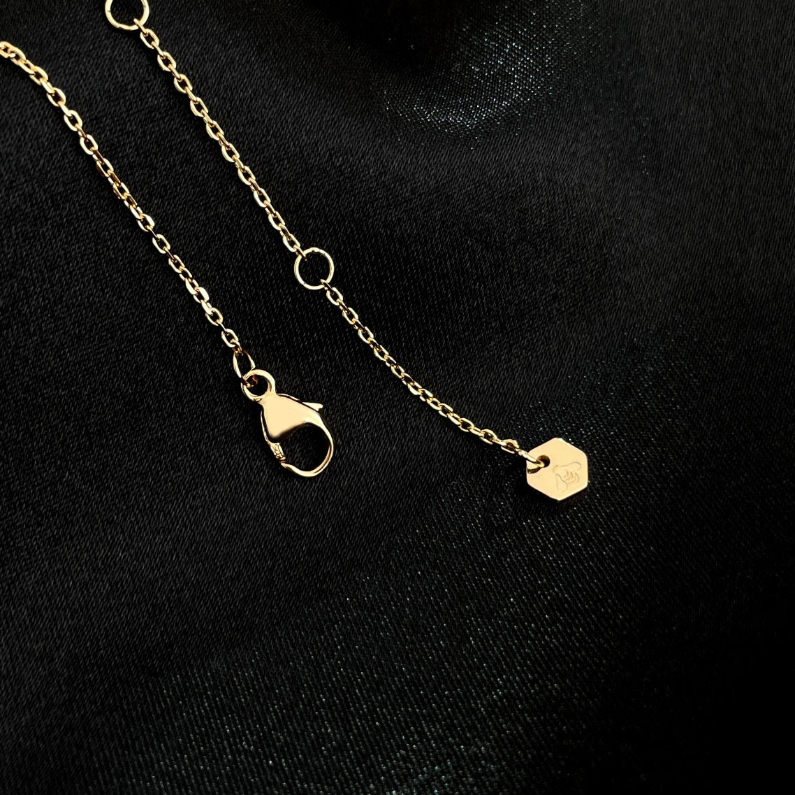 [moco jewelrys]BEE MINI NECKLACE