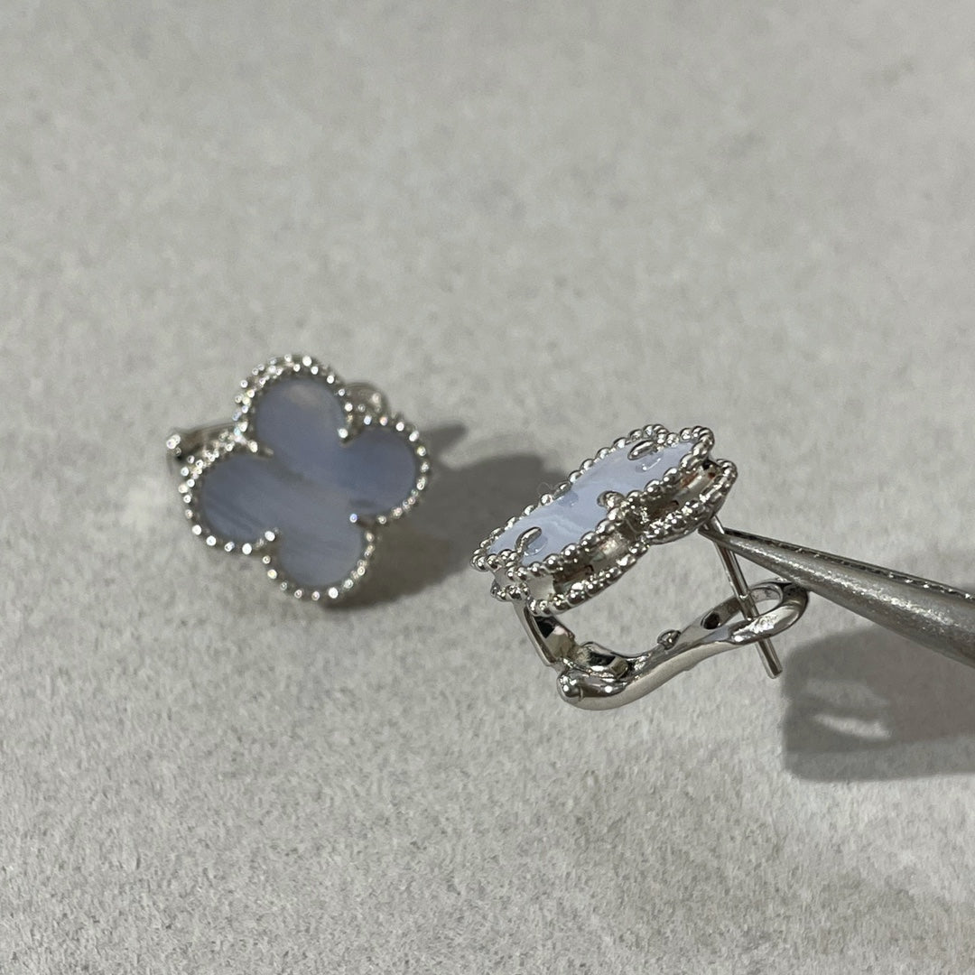 [moco jewelrys]CLOVER CHALCEDONY SILVER STUD EARRINGS