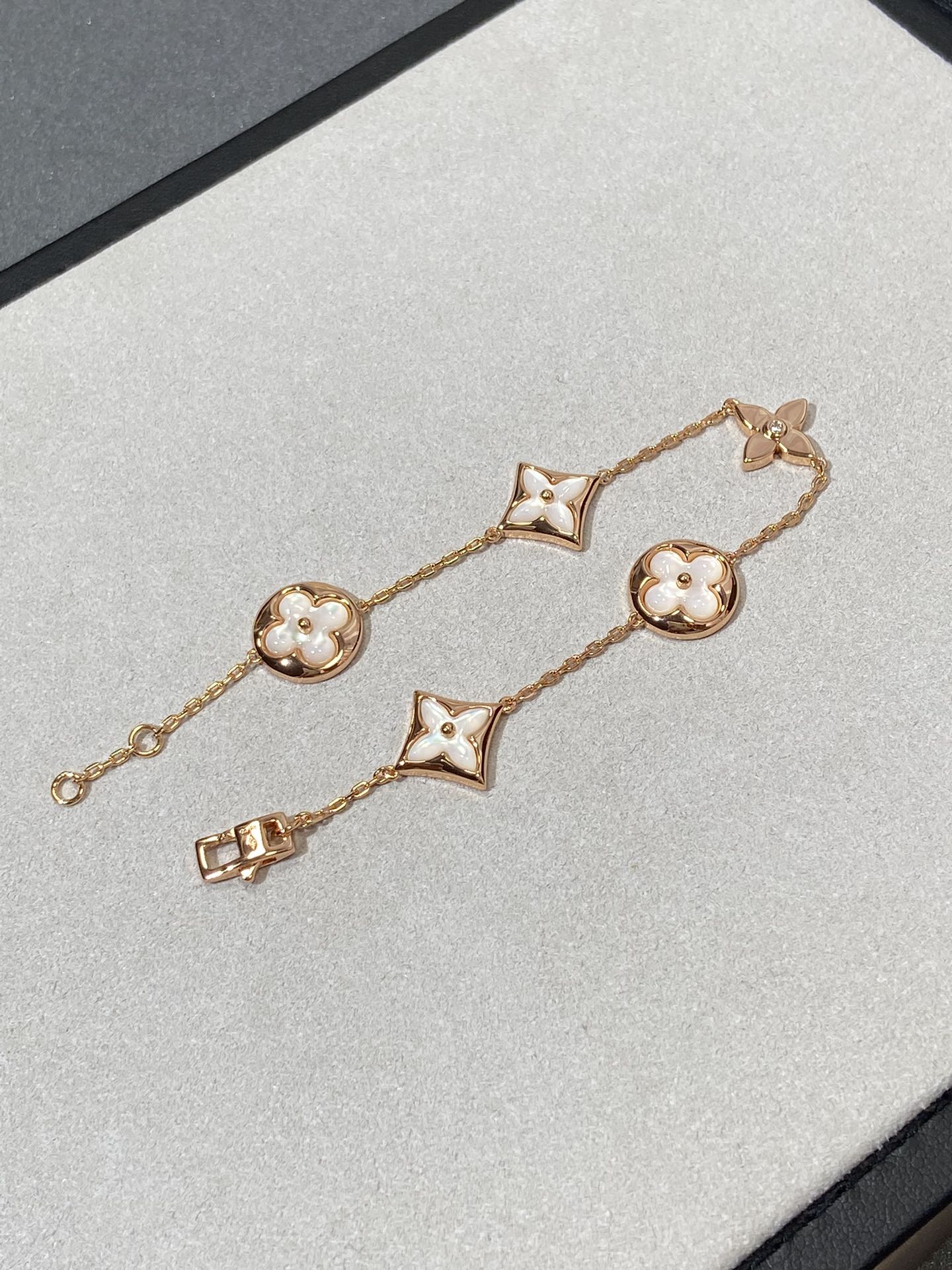 [moco jewelrys]STAR AND SUN 5 MOTIF MOP PINK GOLD BRACELET