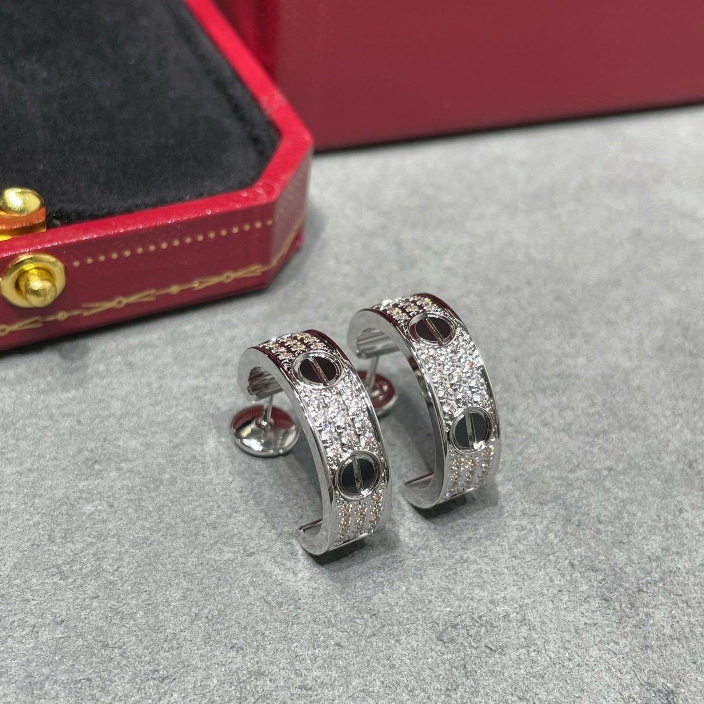 [moco jewelrys]LOVE CERAMIC DIAMOND PAVED SILVER EARRINGS