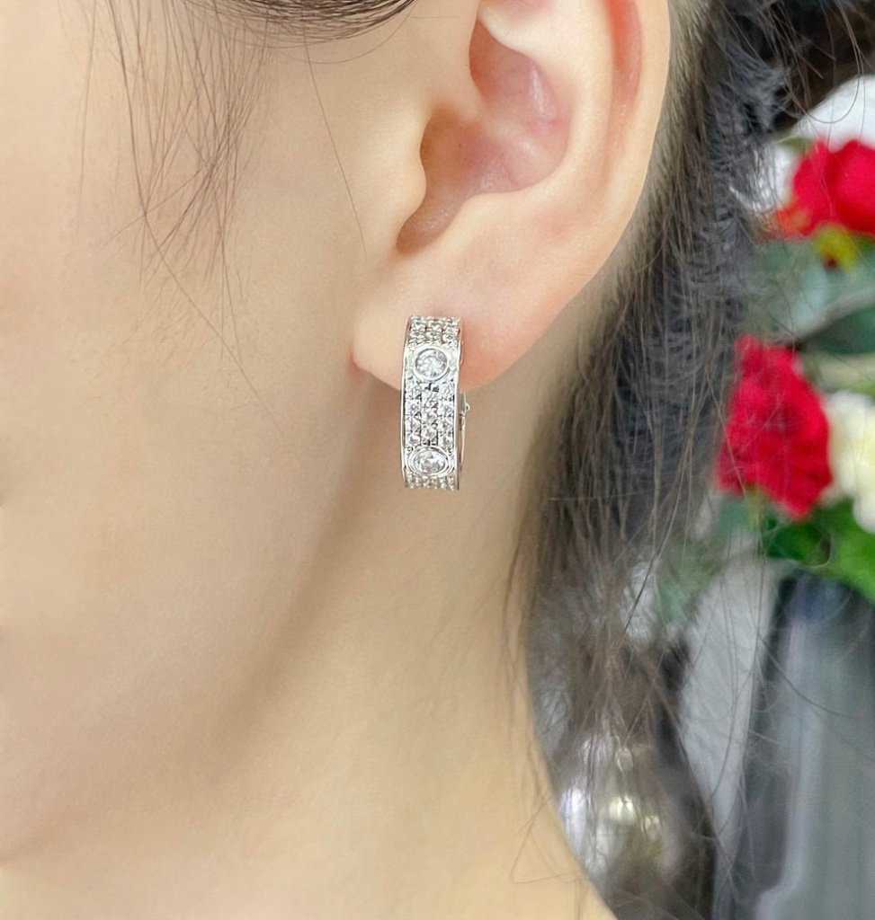 [moco jewelrys]LOVE 5.5MM DIAMOND PAVED EARRINGS