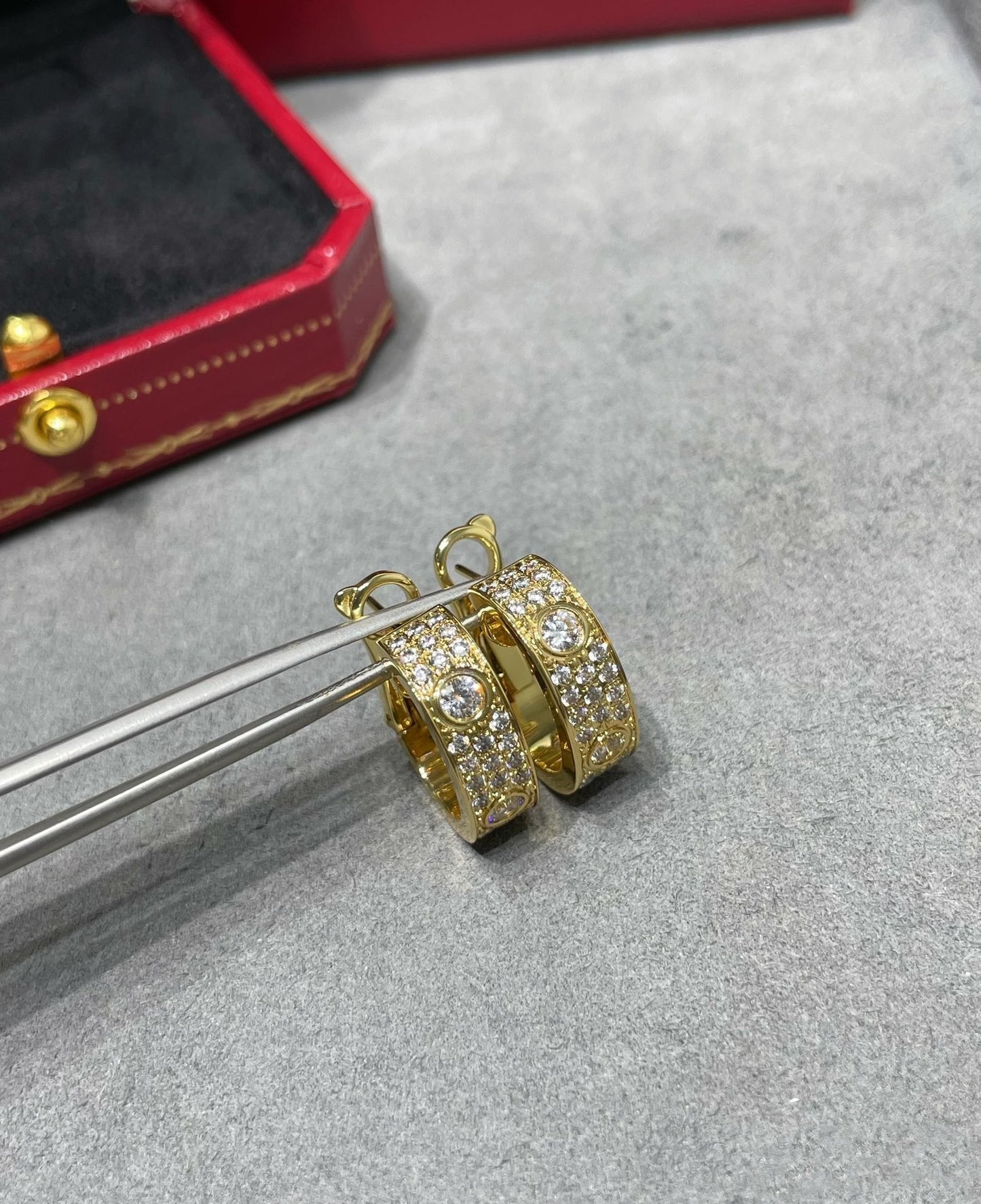 [moco jewelrys]LOVE 5.5MM DIAMOND PAVED EARRINGS