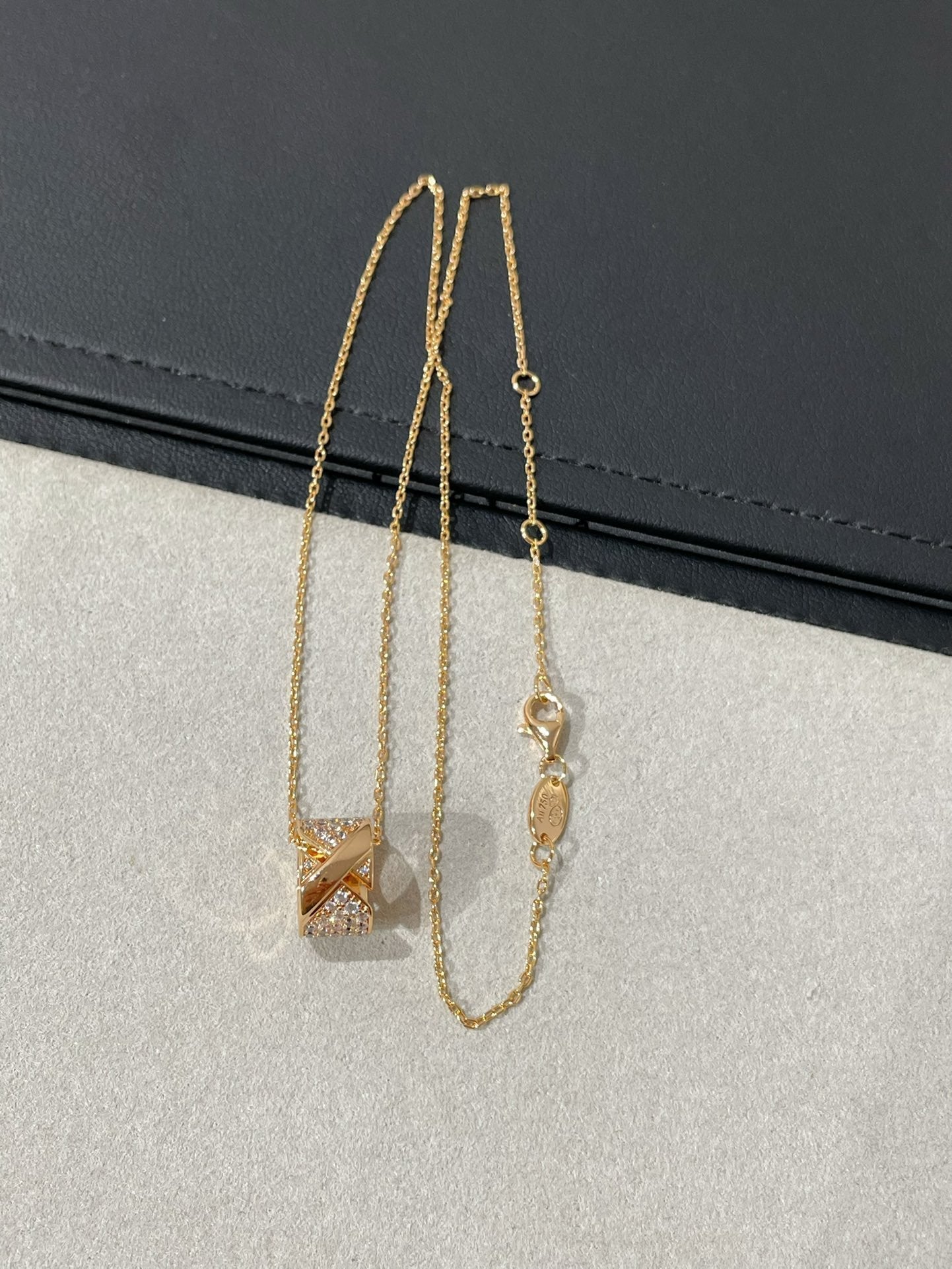 [moco jewelrys]LIENS EVIDENCE DIAMOND PAVED NECKLACE
