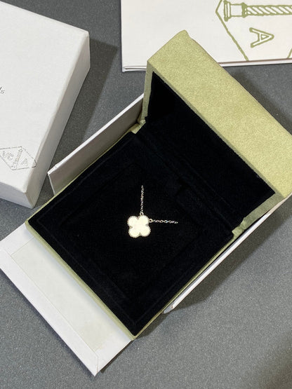 [moco jewelrys]CLOVER MEDIUM SILVER WHITE MOP NECKLACE