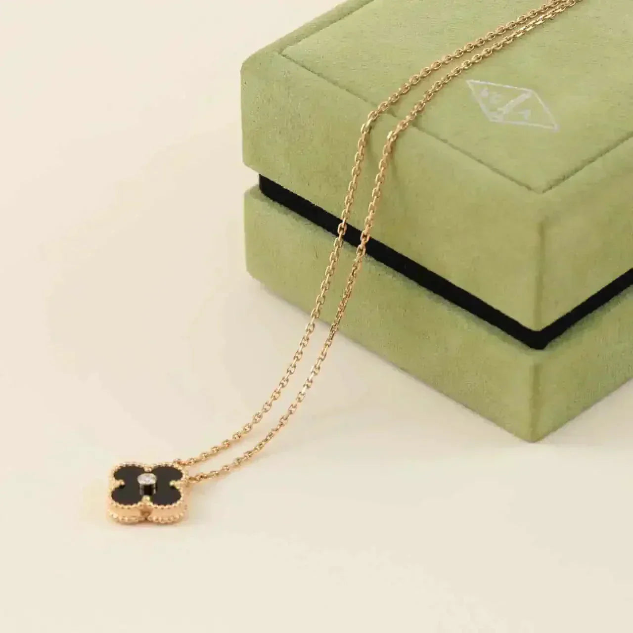 [moco jewelrys]CLOVER 15MM DIAMOND ONYX NECKLACE