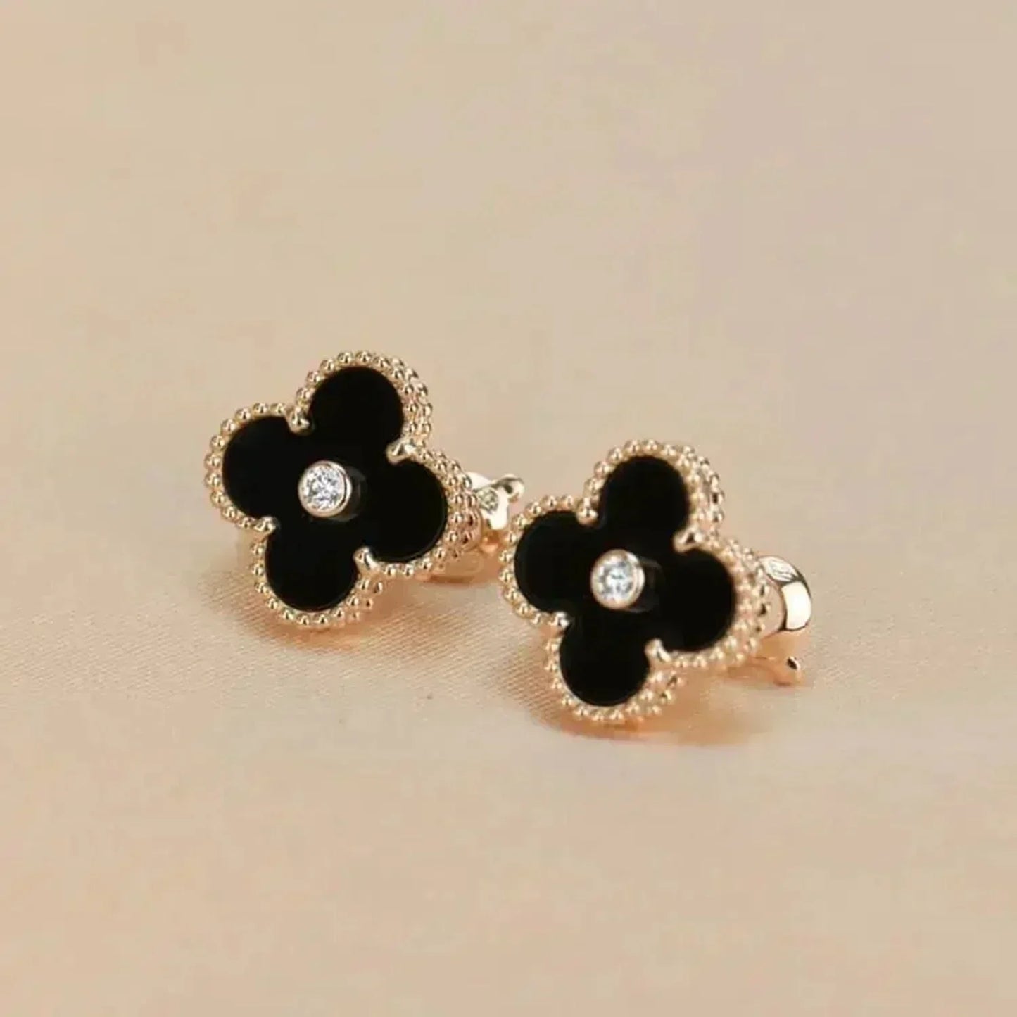 [moco jewelrys]CLOVER MEDIUM 1 MOTIFS ONYX DIAMOND EARRINGS