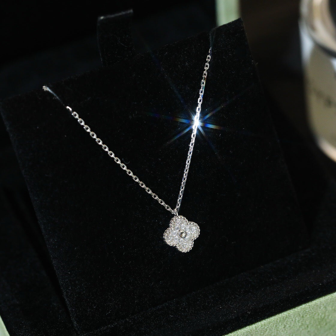 [moco jewelrys]CLOVER MINI 9.5MM PENDANT DIAMOND NECKLACE