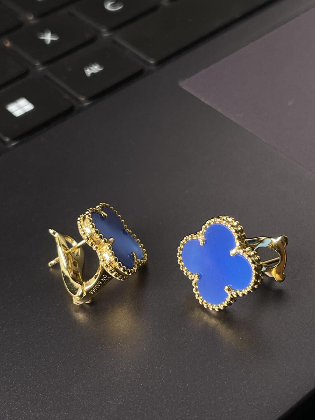 [Moco ] CLOVER LARGE (20mm) 1 MOTIFS BLUE MOP STUD EARRINGS