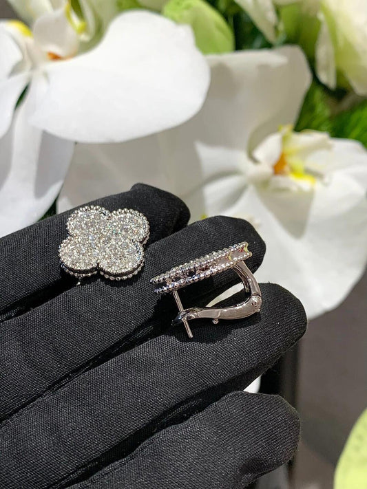 [Moco ]CLOVER 20MM MOTIFS DIAMOND STUD EARRINGS SILVER