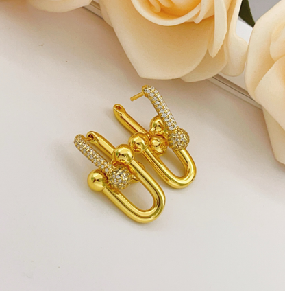 [moco jewelrys]TF HORSESHOE BUCKLE DIAMOND EARRINGS