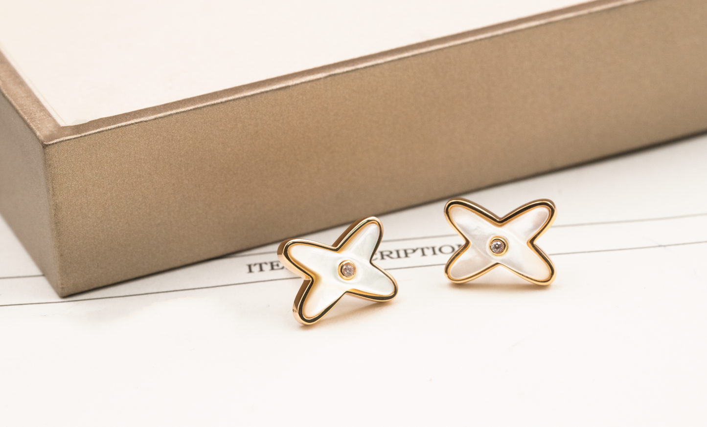 [moco jewelrys]JEUX DE WHITE MOP ROSE GOLD DIAMOND EARRINGS