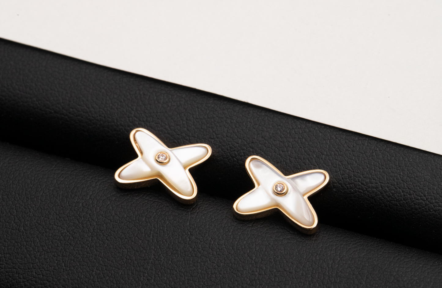 [moco jewelrys]JEUX DE WHITE MOP ROSE GOLD DIAMOND EARRINGS