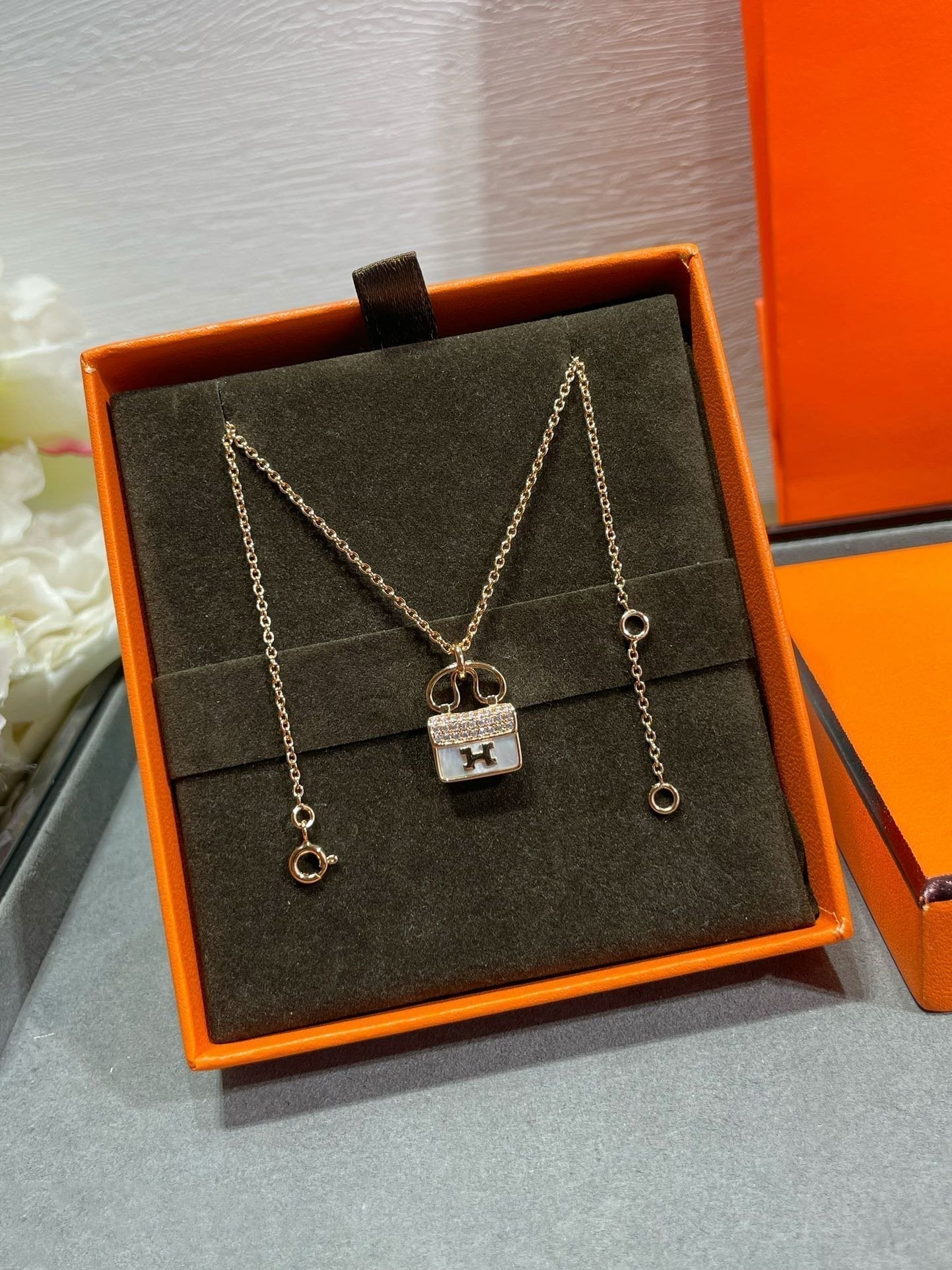 [moco jewelrys]H CIRCE MOISSANITE PENDANT NECKLACE GOLD