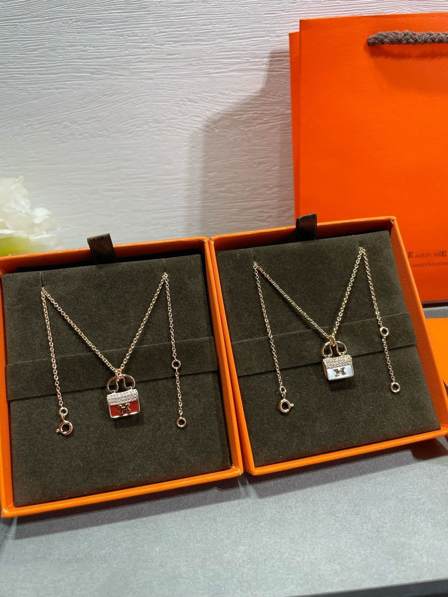 [moco jewelrys]H CIRCE MOISSANITE PENDANT NECKLACE GOLD