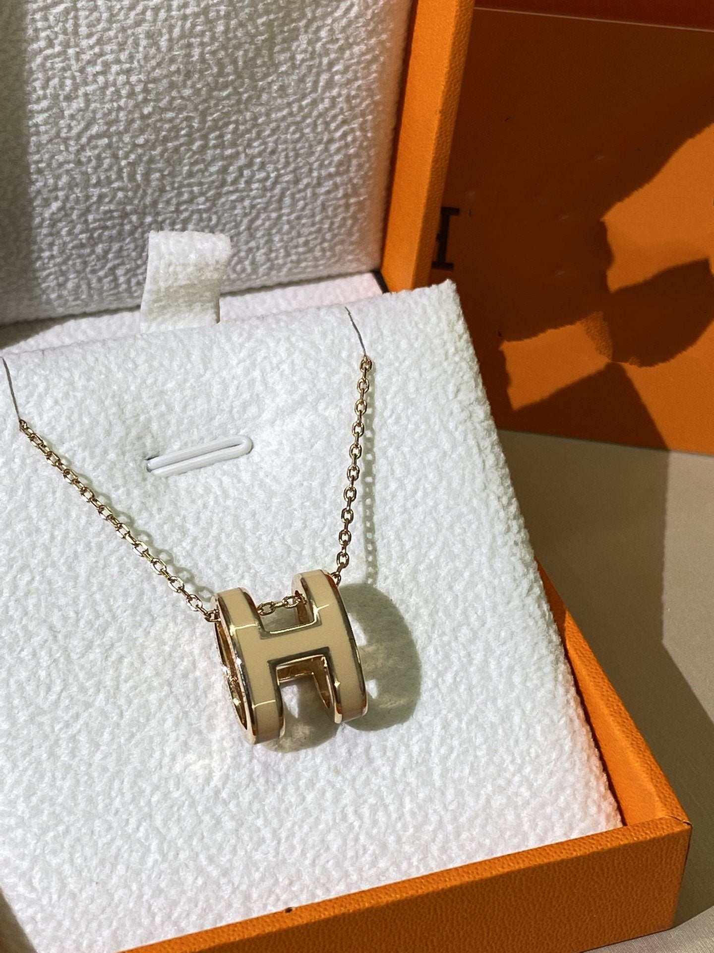 [moco jewelrys]HM CLIC YELLOW ENAMEL GOLD NECKLACE