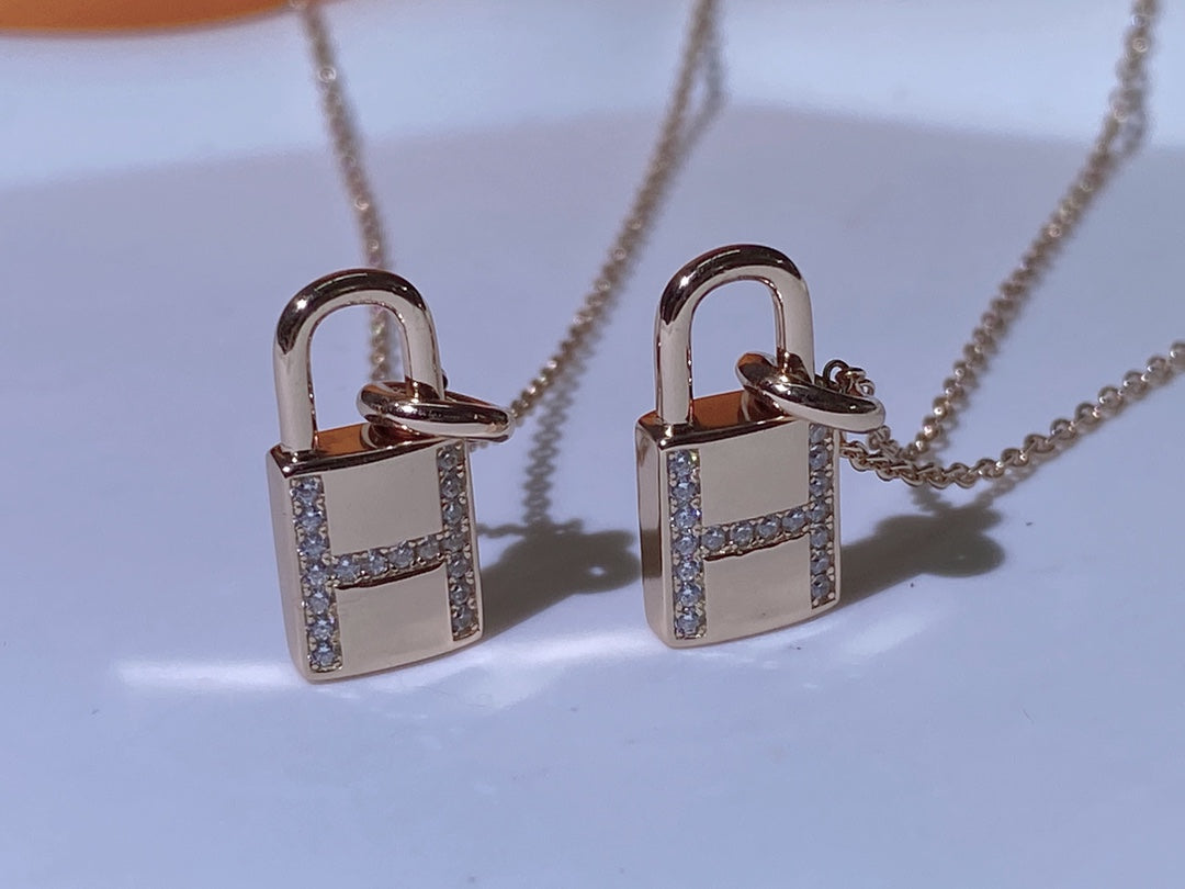 [moco jewelrys]HM ADVANCED NICHE LOCK HEAD NECKLACE DIAMONDS