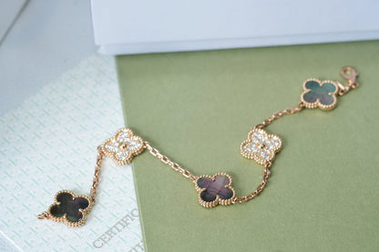 [Moco jewelrys] CLOVER 5 MOTIF GRAY MOP BRACELET COLLECTION