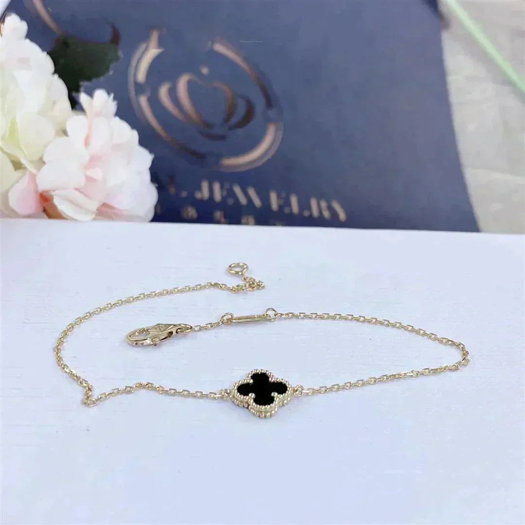 [moco jewelrys]CLOVER ONYX SINGLE FLOWER BRACELET