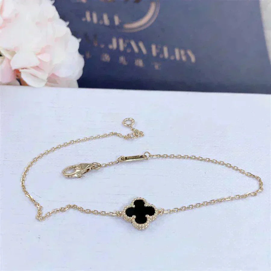 [moco jewelrys]CLOVER ONYX SINGLE FLOWER BRACELET