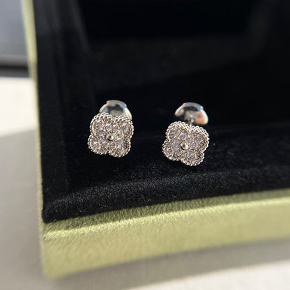 [moco jewelrys]CLOVER MINI DIAMOND STUD EARRINGS