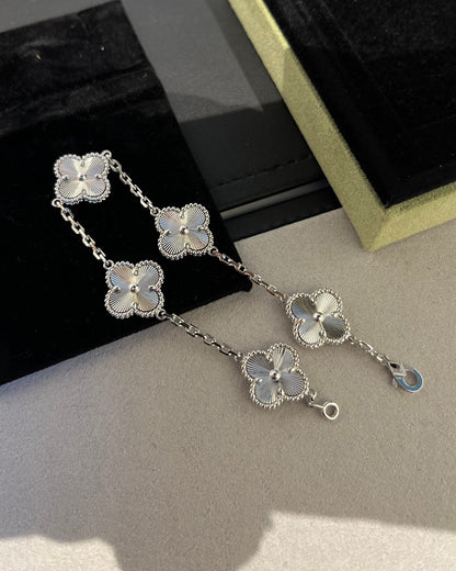 [Moco jewelrys] CLOVER 5 MOTIF LASER BRACELET COLLECTION
